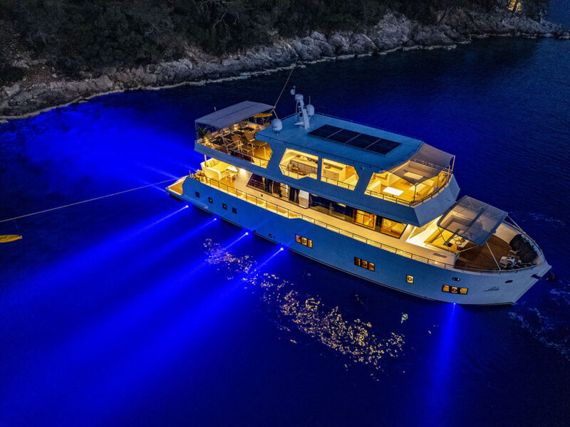 Lila trawler Fethiye kiralık motoryat gece drone çekimi