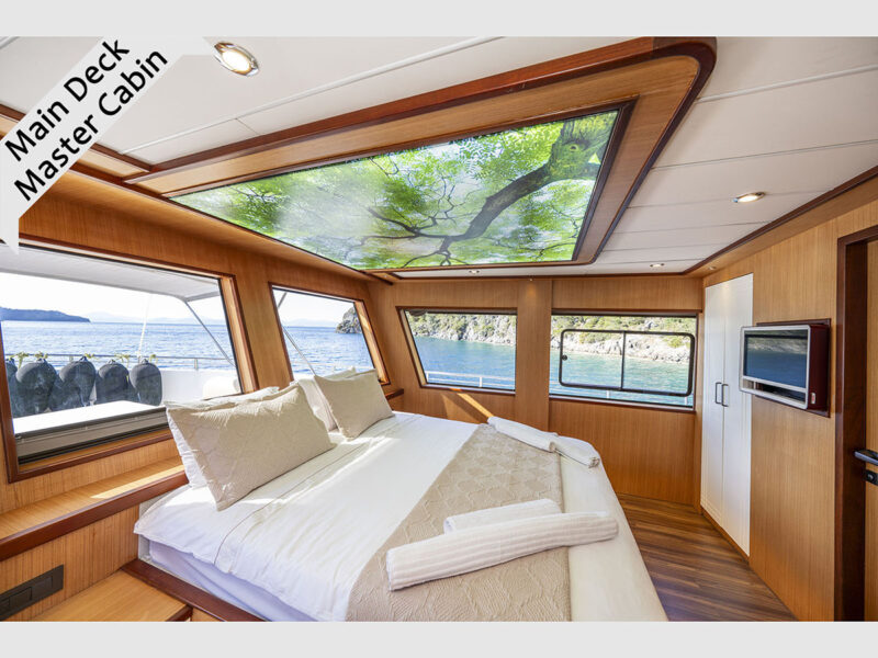 Lila trawler Fethiye kiralık motoryat iç mekan ana güverte VIP kabin panoramik deniz manzaralı