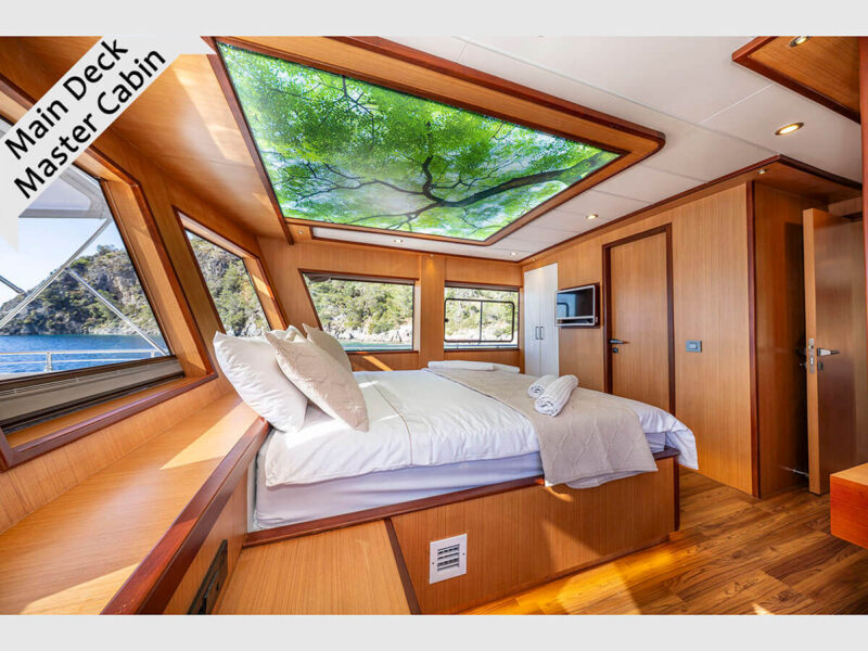 Lila trawler Fethiye kiralık motoryat iç mekan ana güverte VIP kabin panoramik deniz manzaralı