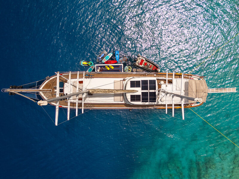 Luce Del Mare tepeden drone görüntüsü