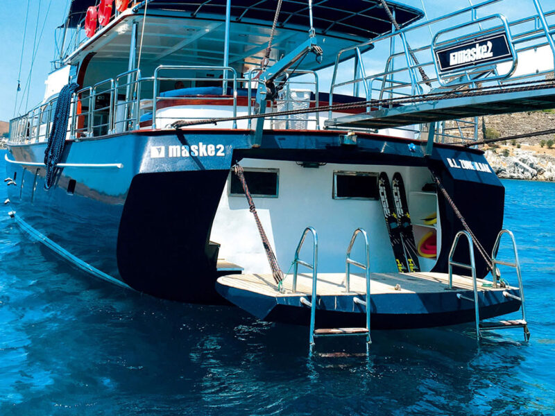 Maske-2 kiralık gulet dış mekan arka platform