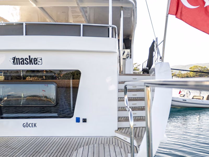 Gulet Maske-5 dış mekan arka yüzme platform yakın çekim