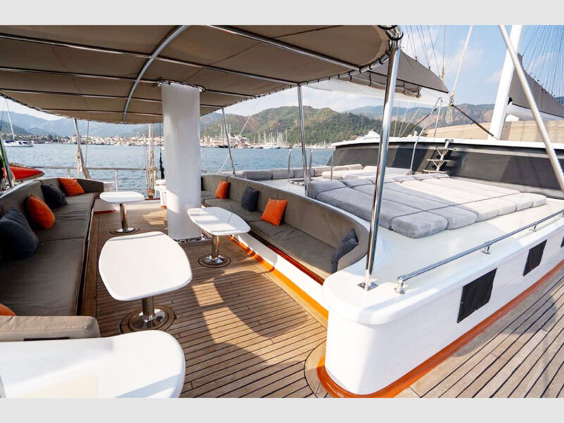 Nevra Queen gulet dış mekan ön güverte lounge alanı