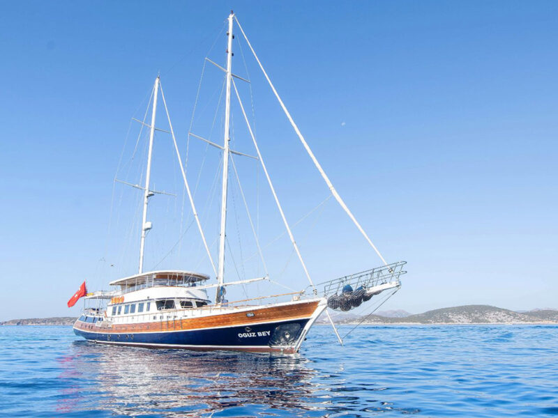 Gulet Oğuz Bey dış görüntü sancak baş omuzluktan
