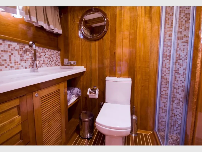 Parss gulet iç mekan triple kabin banyo