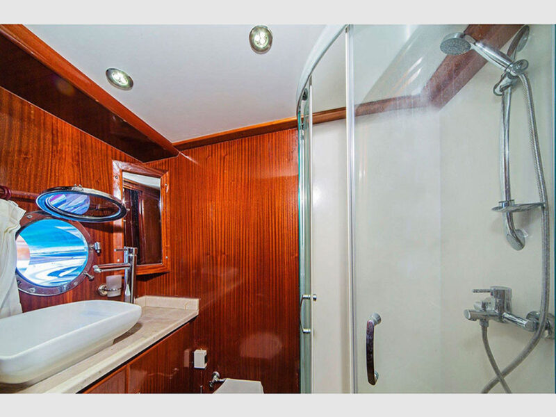 Perla Del Mar-1 gulet iç mekan banyo
