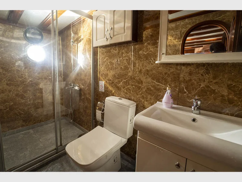 Prenses Lila gulet iç mekan kıç double kabin banyo