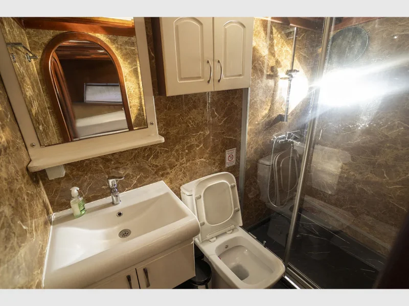 Prenses Lila gulet iç mekan double kabin 1 banyo