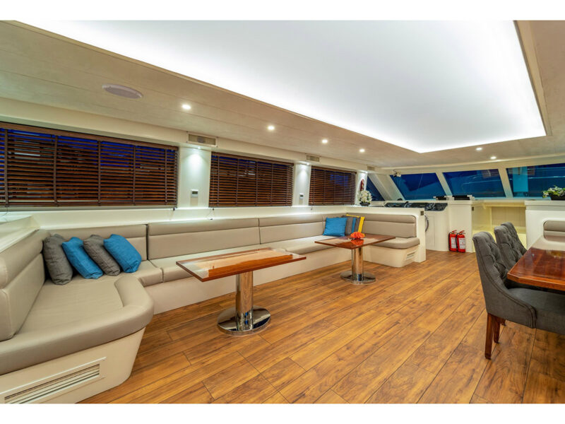 Queen of Makri interior saloon