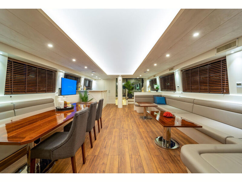 Queen of Makri interior saloon