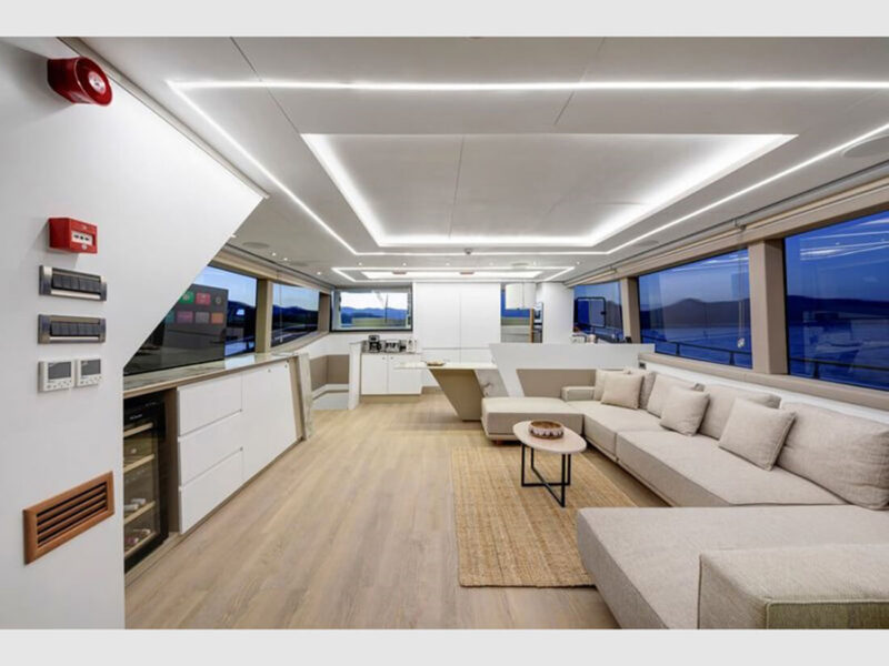 Tanway Trawler Yat İç Mekan Salon Kıç Güverteden Görüntü