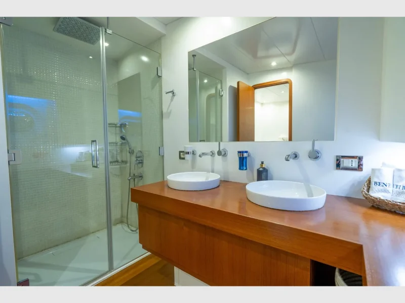 Ubi Bene gulet yat iç mekan triple kabin banyo