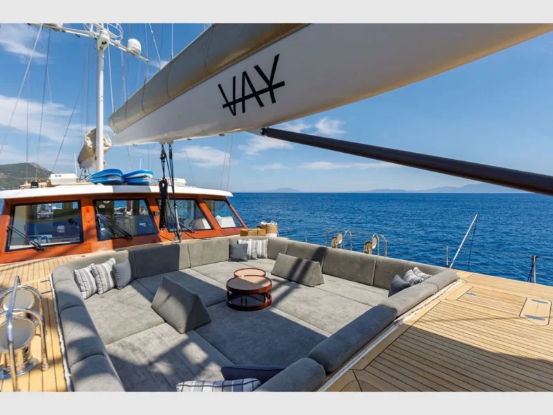 Vay gulet dış mekan ön güverte lounge alanı