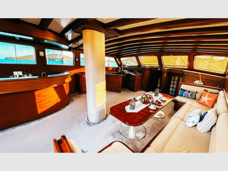 Wicked Felina Gulet iç mekan salon