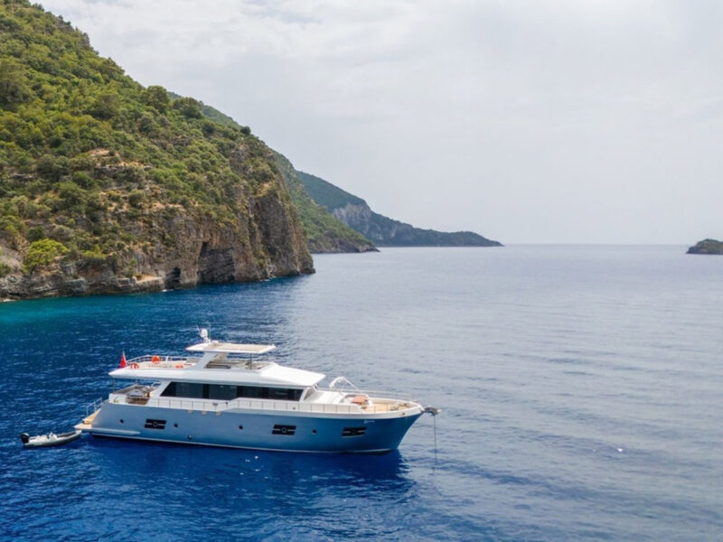trawler lavin yat