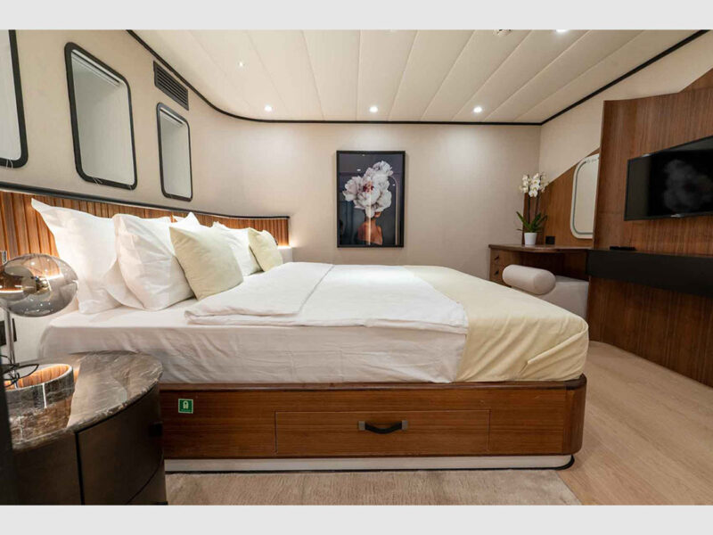 De Love kiralık yat iç mekan double VIP kabin