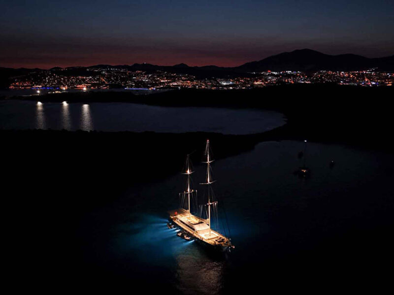De Love kiralık yat gece drone çekimi