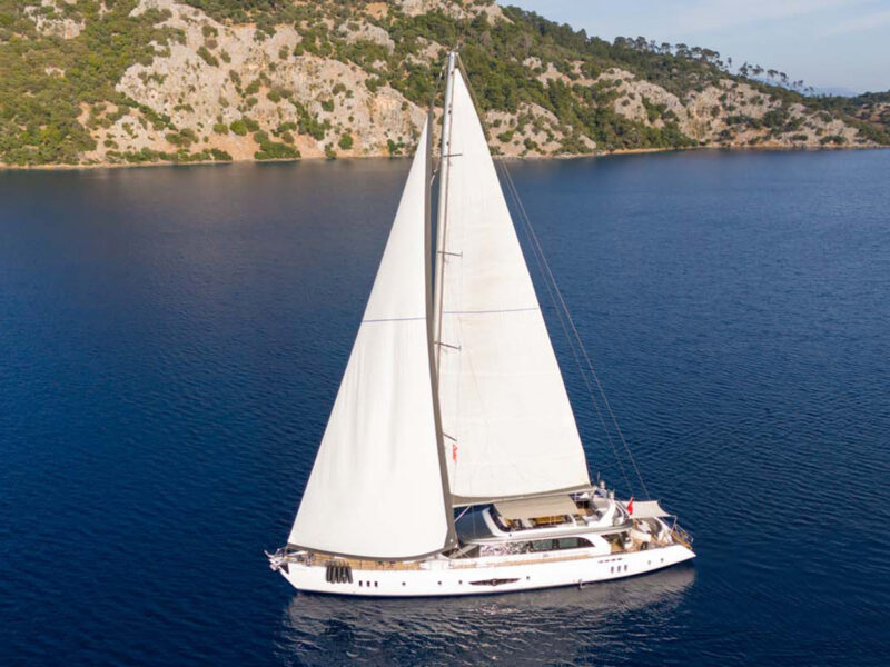 motorsailer yat Long Island