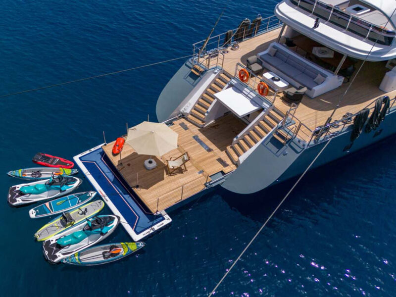 MS North Wind lüks yat dış mekan beach club drone çekimi
