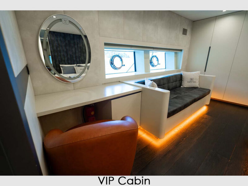 MS North Wind iç mekan VIP kabin makyaj masası ve kanepe