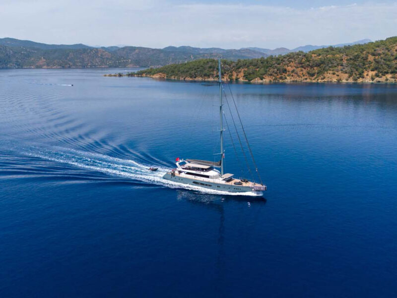 MS North Wind kiralık yat seyirde