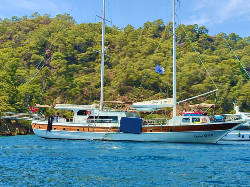 Queen of RTT gulet dış görüntü gündüz sancak tarafı