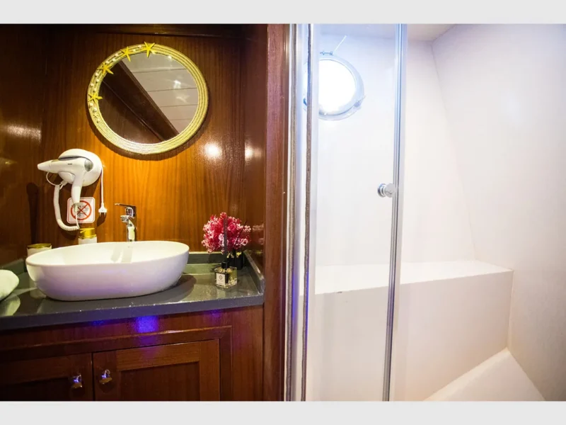 Queen of RTT gulet iç mekan double kabin banyo