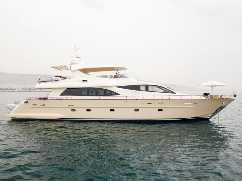Falcon 90 Star Link yat