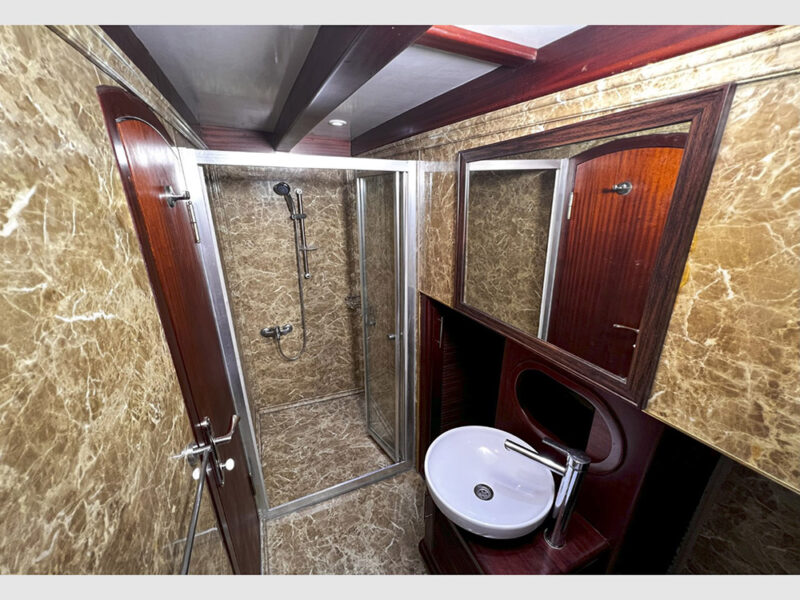 Gulet Freedom iç mekan baş master kabin banyo