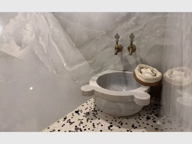 Oguz Khan gulet tekne iç mekan master, hamam kurnası