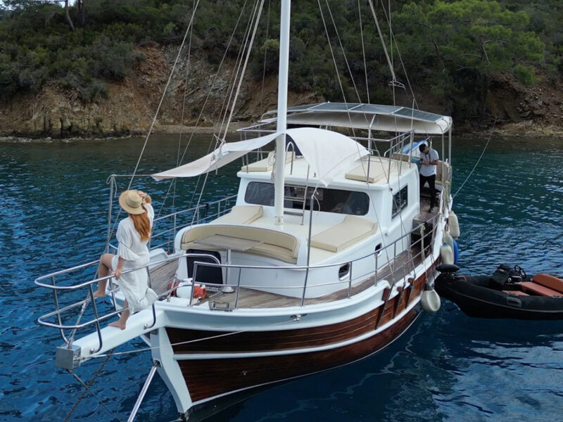 Della Luna gulet Göcek kiralık yat ön güverte