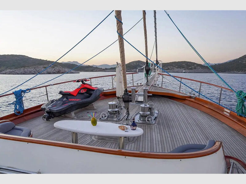 Gulet La Bella Vita Dış Mekan Ön Güverte Oturma Grubu ve Jetski