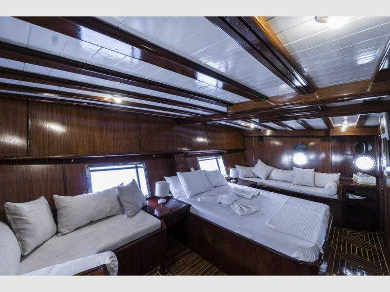 gulet optimist aft master cabin
