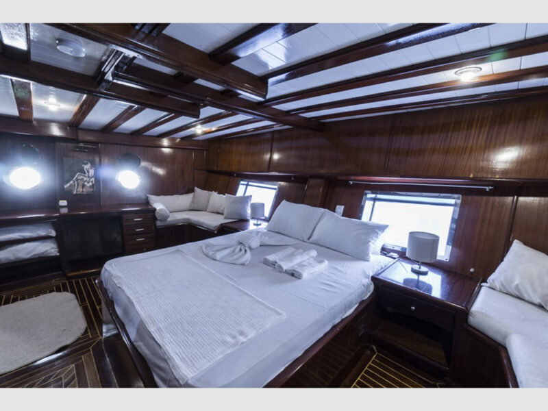gulet optimist aft master cabin