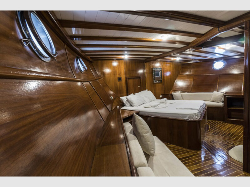 gulet optimist fore master cabin