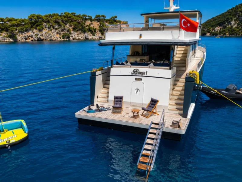 Beluga 1 trawler arka yüzme platformu ve hidrolik katlanır merdivenli pasarella