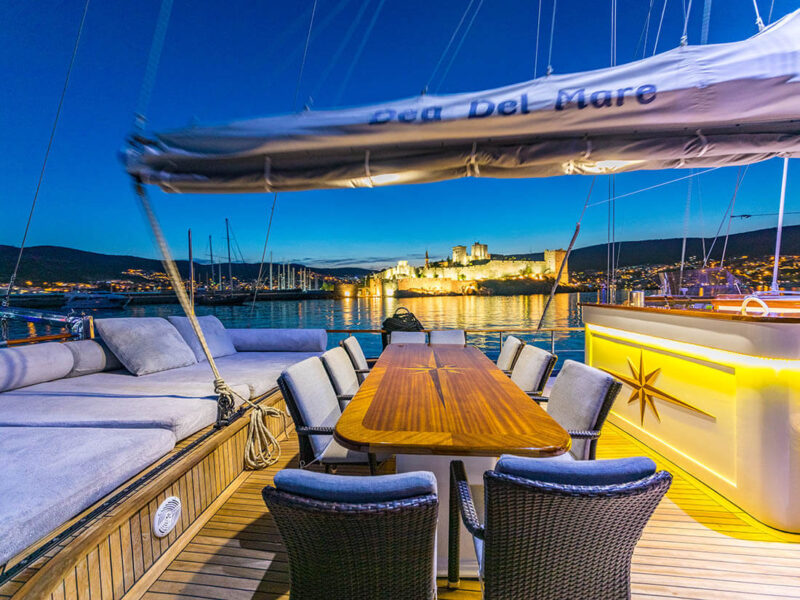 Dea Del Mare gulet dış mekan kıç güverte akşam üzeri