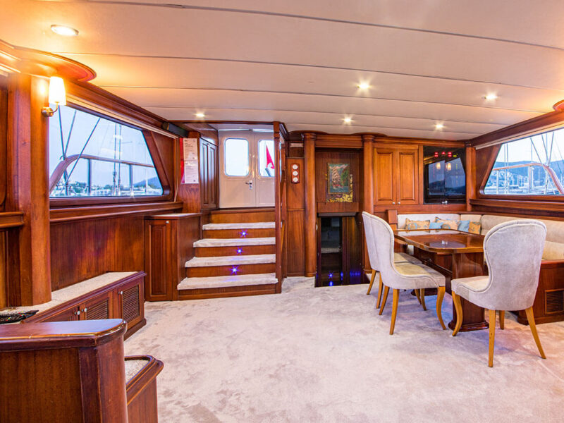 Dea Del Mare gulet iç mekan salon