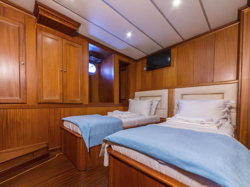 Dea Del Mare gulet iç mekan twin kabin banyo