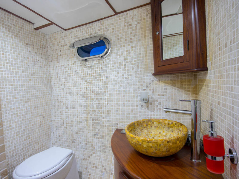 Dea Del Mare gulet iç mekan double kabin banyo