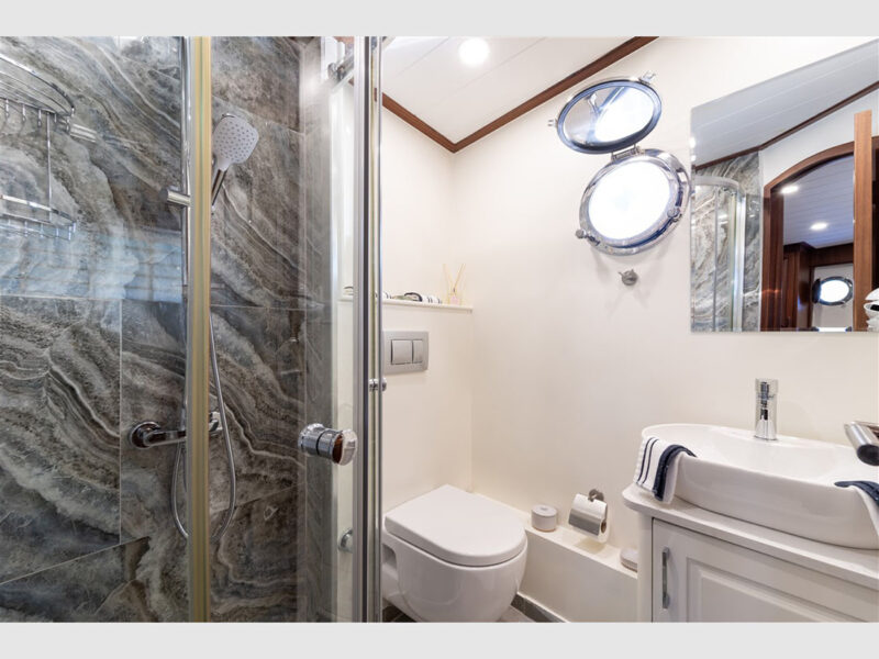 Emine Gulet İç Mekan Kıç Master Kabin Banyo