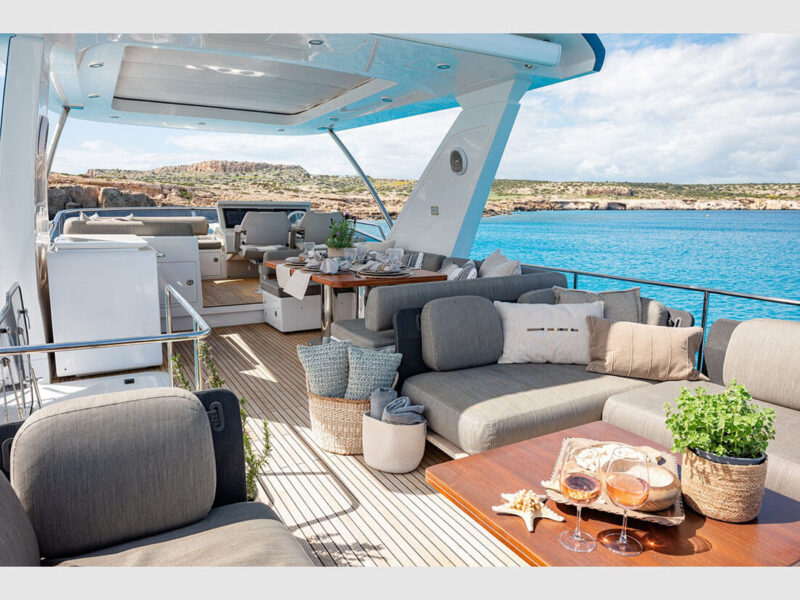 Azimut 66 Sea Ya dış mekan üst güverte (flybridge)