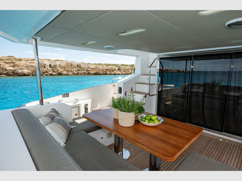 Azimut 66 Sea Ya dış mekan arka güverte