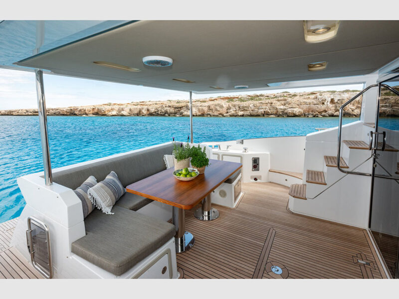 Azimut 66 Sea Ya dış mekan arka güverte
