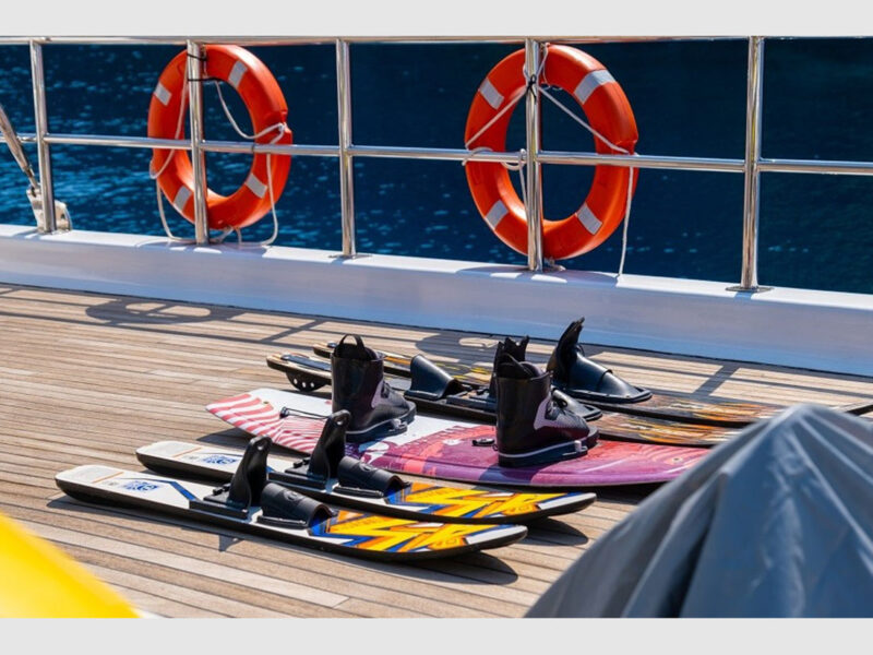 Esma Sultan gulet su oyuncakları su kayağı ve wake board