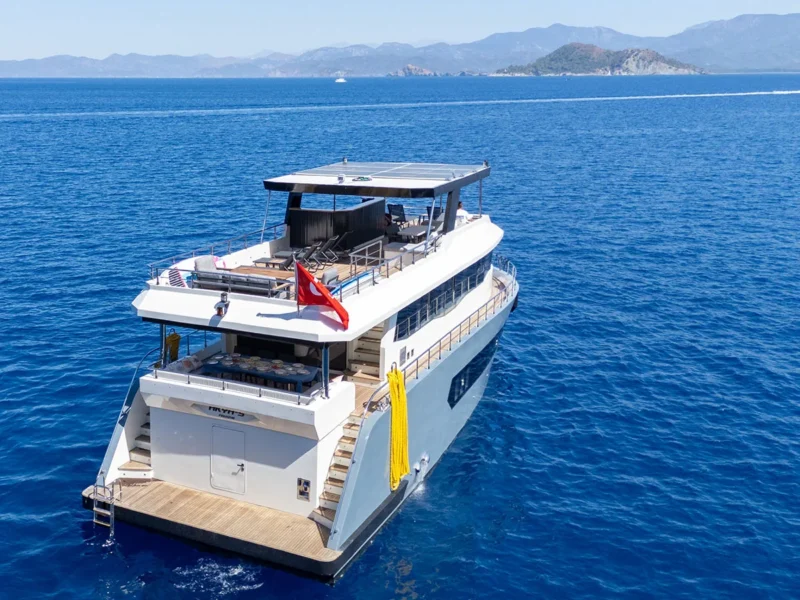 Akya-S trawler Fethiye kiralık yat dış çekim arka platform