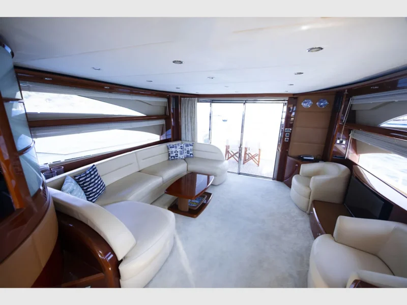 Bormus-2 Princess 21M motoryat iç mekan salon oturma grubu