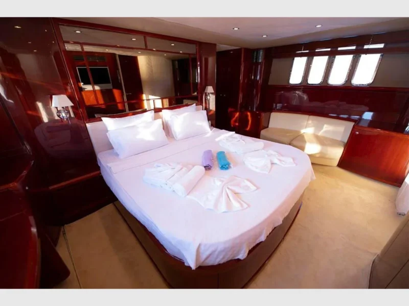 Bormus-2 Princess 21M motoryat iç mekan master kabin