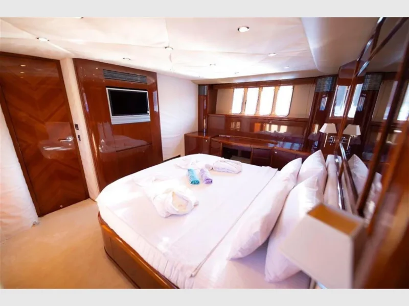 Bormus-2 Princess 21M motoryat iç mekan master kabin