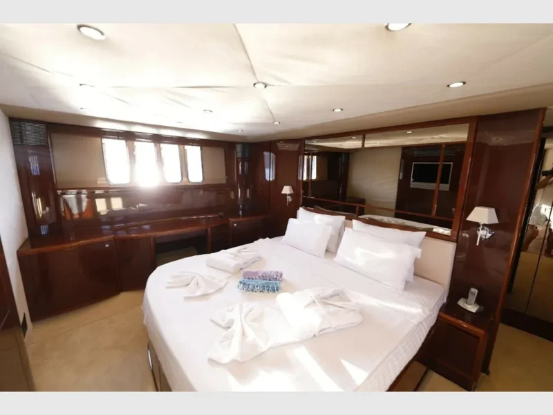 Bormus-2 Princess 21M motoryat iç mekan master kabin